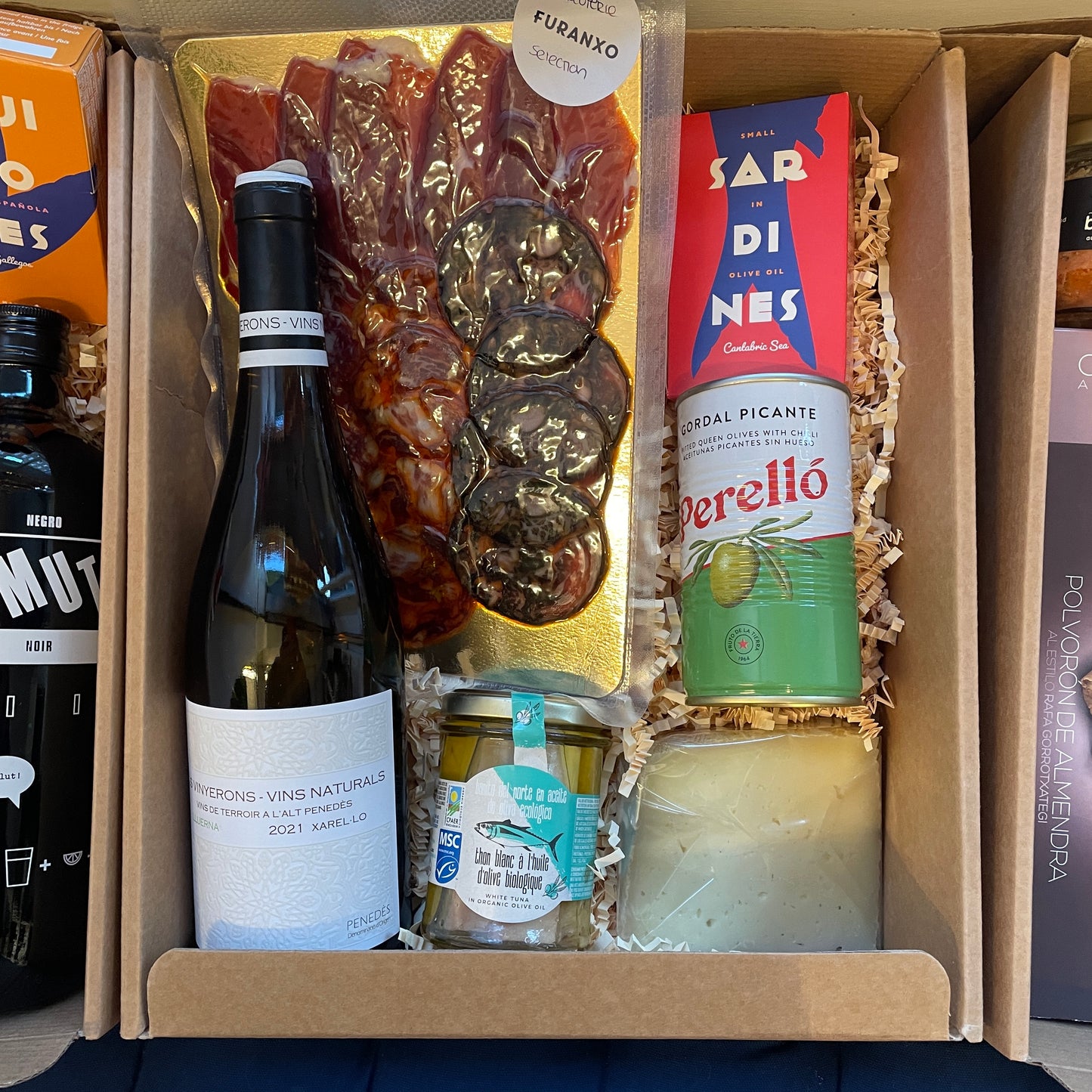 FXO Hamper